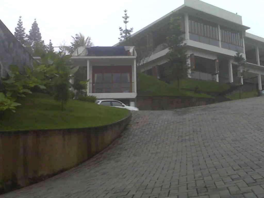 Jimmers Mountain Resort Puncak Exterior foto